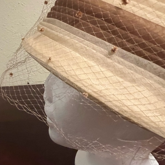 Vintage hat styled by Coralie - Picture 5 of 6